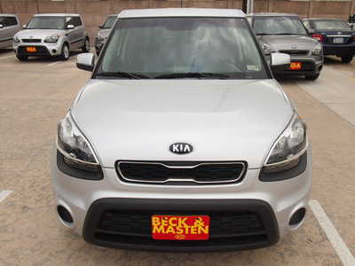 kia soul 2013 bright silver wagon gasoline 4 cylinders front wheel drive 6 speed automatic 77375
