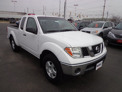 nissan frontier 2005 white se gasoline 6 cylinders 4 wheel drive manual 45342