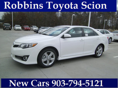 toyota camry 2013 white sedan se gasoline 4 cylinders front wheel drive automatic 75569