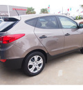 hyundai tucson 2013 brown gl gasoline 4 cylinders front wheel drive automatic 77074