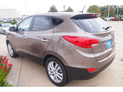 hyundai tucson 2013 brown limited gasoline 4 cylinders front wheel drive automatic 77074