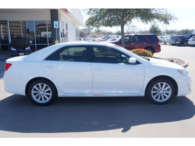 toyota camry 2012 white sedan xle gasoline 4 cylinders front wheel drive automatic 76053