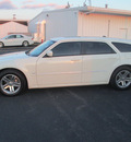 dodge magnum 2005 white wagon rt gasoline 8 cylinders rear wheel drive autostick 62863