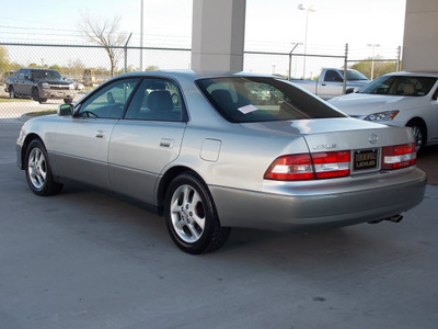 lexus es 300 2001 gray sedan gasoline 6 cylinders front wheel drive automatic 77074