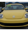 volkswagen beetle 2012 yellow hatchback 2 5 pzev gasoline 5 cylinders front wheel drive automatic 28557