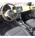 volkswagen beetle 2012 yellow hatchback 2 5 pzev gasoline 5 cylinders front wheel drive automatic 28557