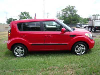 kia soul 2011 red hatchback soul gasoline 4 cylinders front wheel drive automatic 75606