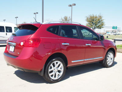 nissan rogue 2013 red sl gasoline 4 cylinders front wheel drive automatic 76018