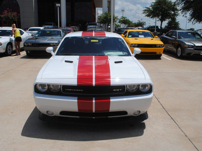 dodge challenger 2012 white coupe gasoline 8 cylinders rear wheel drive not specified 75093