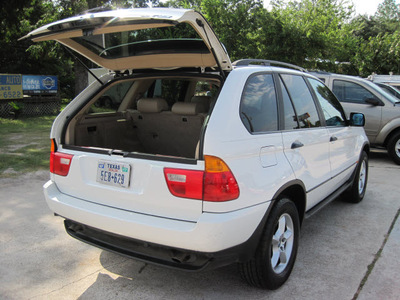 bmw x5 2001 white suv 3 0i gasoline 6 cylinders all whee drive automatic 77379