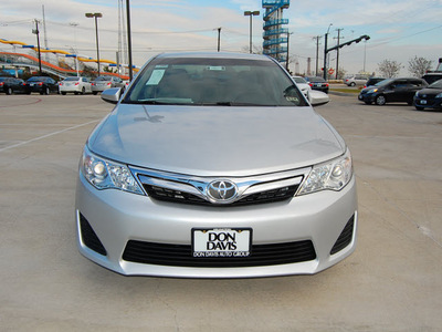 toyota camry 2013 silver sedan le gasoline 4 cylinders front wheel drive automatic 76011