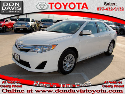 toyota camry 2013 white sedan le gasoline 4 cylinders front wheel drive automatic 76011