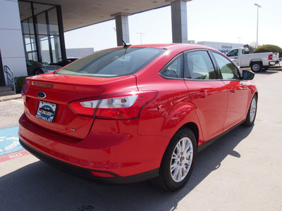 ford focus 2012 red sedan se flex fuel 4 cylinders front wheel drive automatic 75067