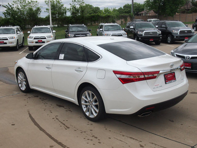 toyota avalon 2013 white sedan xle touring gasoline 6 cylinders front wheel drive shiftable automatic 75067