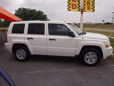 jeep patriot 2009 white suv sport gasoline 4 cylinders 2 wheel drive automatic 78016
