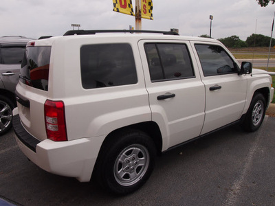 jeep patriot 2009 white suv sport gasoline 4 cylinders 2 wheel drive automatic 78016