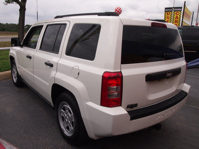 jeep patriot 2009 white suv sport gasoline 4 cylinders 2 wheel drive automatic 78016