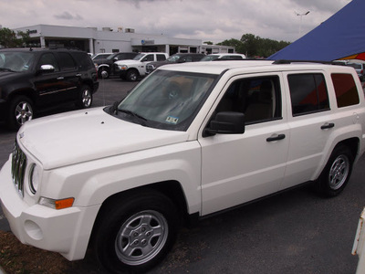 jeep patriot 2009 white suv sport gasoline 4 cylinders 2 wheel drive automatic 78016