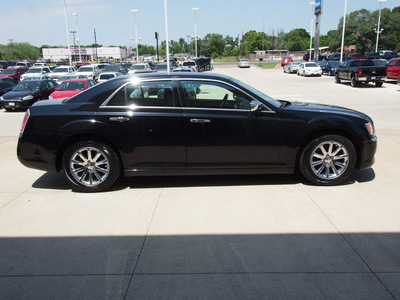 chrysler 300 2012 black sedan limited gasoline 6 cylinders rear wheel drive automatic with overdrive 77836