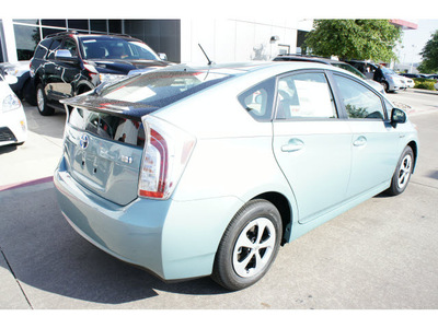 toyota prius 2013 lt  green hatchback two hybrid 4 cylinders front wheel drive cont  variable trans  76053