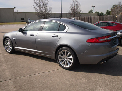 jaguar xf 2013 gray sedan 2 0t gasoline 4 cylinders rear wheel drive automatic 77090