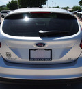 ford focus 2013 silver hatchback se flex fuel 4 cylinders front wheel drive automatic 76011