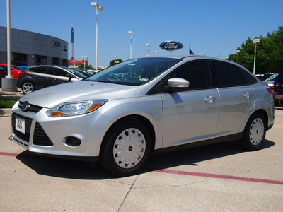 ford focus 2013 silver sedan se flex fuel 4 cylinders front wheel drive automatic 76011