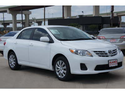toyota corolla 2013 white sedan le gasoline 4 cylinders front wheel drive automatic 78232