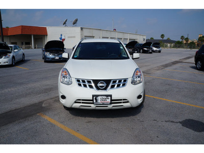 nissan rogue 2011 white sv gasoline 4 cylinders front wheel drive automatic 78552