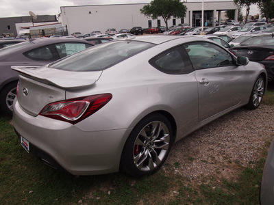 hyundai genesis coupe 2013 lt  gray coupe 3 8 track gasoline 6 cylinders rear wheel drive 6 speed manual 77065