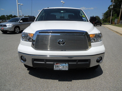 toyota tundra 2012 white grade gasoline 8 cylinders 2 wheel drive automatic 75604