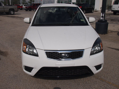 kia rio 2011 white sedan gasoline 4 cylinders front wheel drive automatic with overdrive 77539