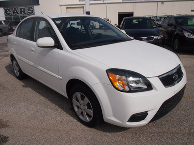 kia rio 2011 white sedan gasoline 4 cylinders front wheel drive automatic with overdrive 77539