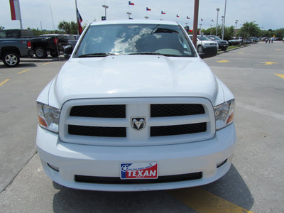 ram 1500 2012 white gasoline 8 cylinders 2 wheel drive 6 speed automatic 77338