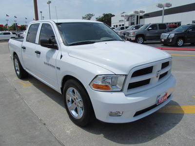 ram 1500 2012 white gasoline 8 cylinders 2 wheel drive 6 speed automatic 77338