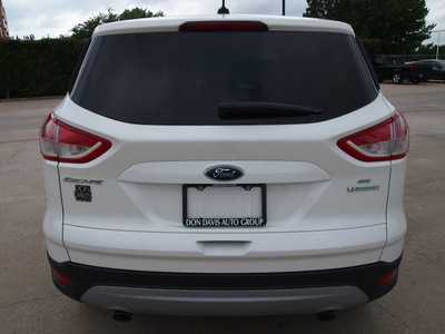 ford escape 2013 off white suv se gasoline 4 cylinders front wheel drive automatic 76011