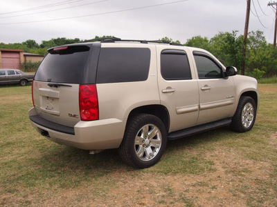 gmc yukon 2009 gold suv slt gasoline 8 cylinders 2 wheel drive automatic 78064