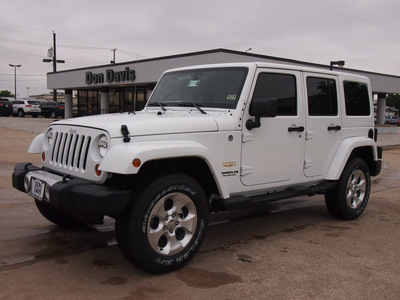 jeep wrangler unlimited 2013 white suv sahara gasoline 6 cylinders 4 wheel drive automatic 76011