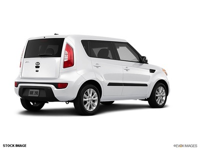 kia soul 2013 white wagon soul gasoline 4 cylinders front wheel drive 6 speed automatic 77539