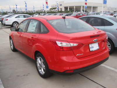 ford focus 2013 red sedan 4dr sdn se flex fuel 4 cylinders front wheel drive automatic 77578