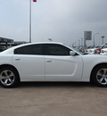 dodge charger 2013 white sedan se gasoline 6 cylinders rear wheel drive automatic 76011