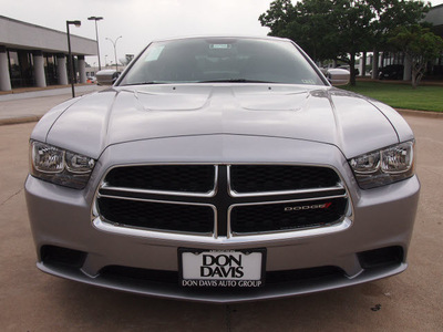 dodge charger 2013 silver sedan se gasoline 6 cylinders rear wheel drive automatic 76011