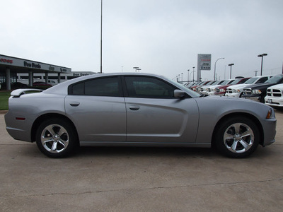 dodge charger 2013 silver sedan se gasoline 6 cylinders rear wheel drive automatic 76011