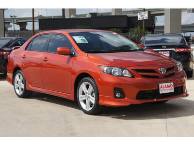 toyota corolla 2013 orange sedan se gasoline 4 cylinders front wheel drive automatic 78232