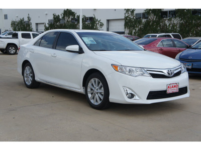 toyota camry 2013 white sedan xle gasoline 4 cylinders front wheel drive automatic 78232
