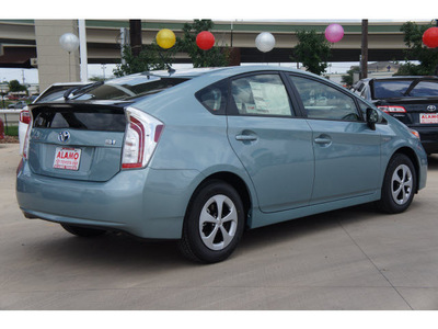 toyota prius 2013 lt  green hatchback five hybrid 4 cylinders front wheel drive automatic 78232