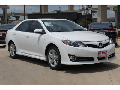 toyota camry 2013 white sedan se gasoline 4 cylinders front wheel drive automatic 78232