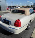 lincoln town car 2005 white sedan signature ltd gasoline 8 cylinders rear wheel drive automatic with overdrive 60546