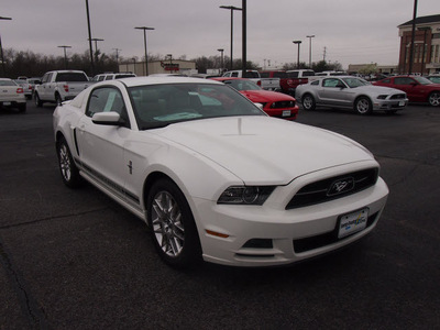 ford mustang 2013 performance white coupe premium gasoline 6 cylinders rear wheel drive automatic 77642