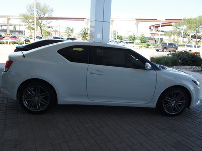 scion tc 2013 white coupe gasoline 4 cylinders front wheel drive automatic 78232